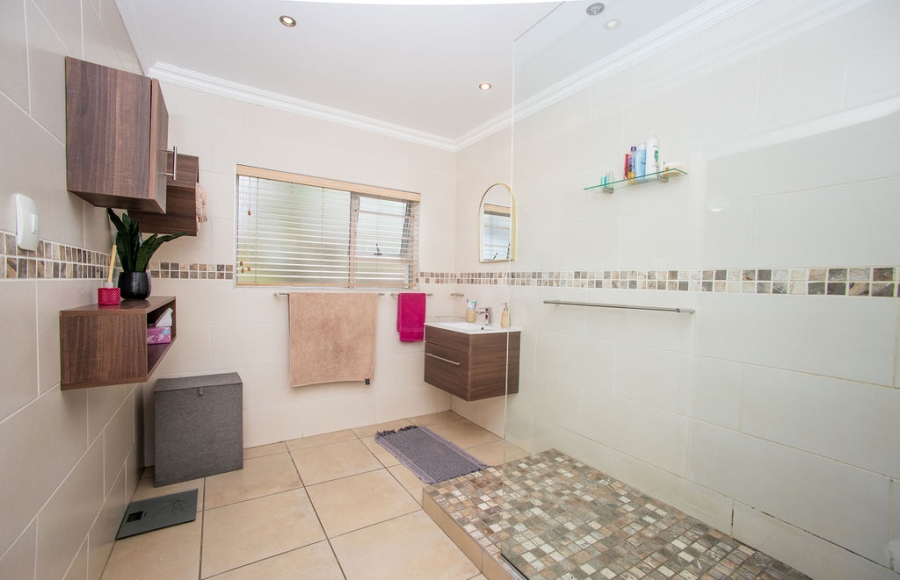 4 Bedroom Property for Sale in Nahoon Valley Park Eastern Cape